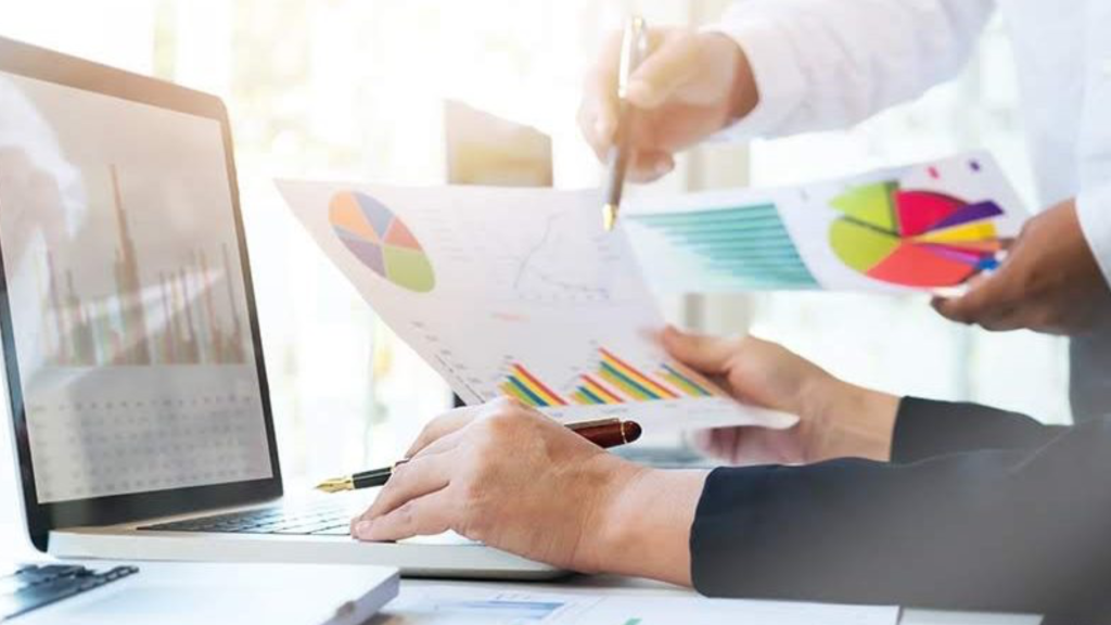 Sử dụng báo cáo tài chính nhà hàng kiểm soát hoạt động vận hành nhà hàng