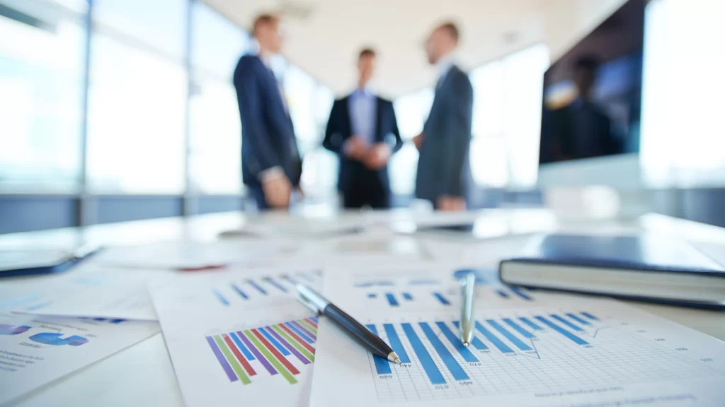 Ứng dụng phân tích báo cáo tài chính theo chiều ngang nhận diện xu hướng doanh nghiệp