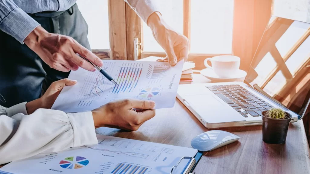 Sử dụng mẫu báo cáo chi phí hàng tháng theo dõi hiệu quả kinh doanh